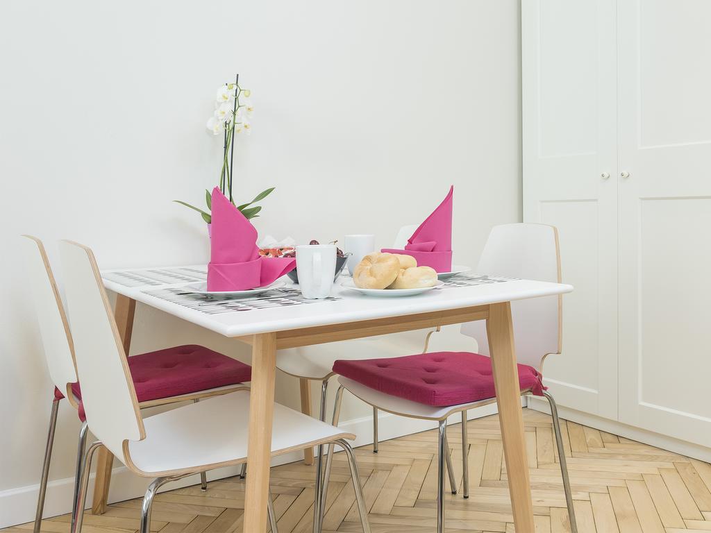 Delightful New Town Square Apartment Варшава Экстерьер фото