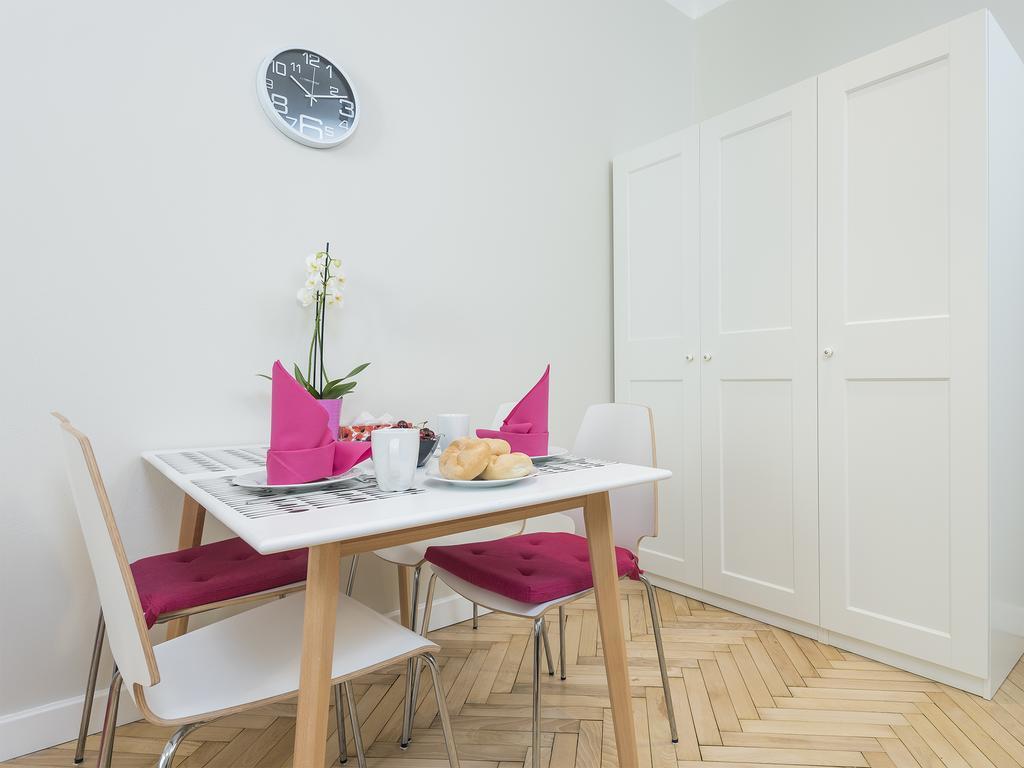 Delightful New Town Square Apartment Варшава Экстерьер фото