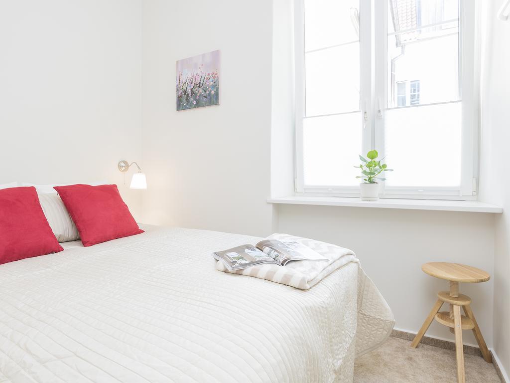 Delightful New Town Square Apartment Варшава Экстерьер фото