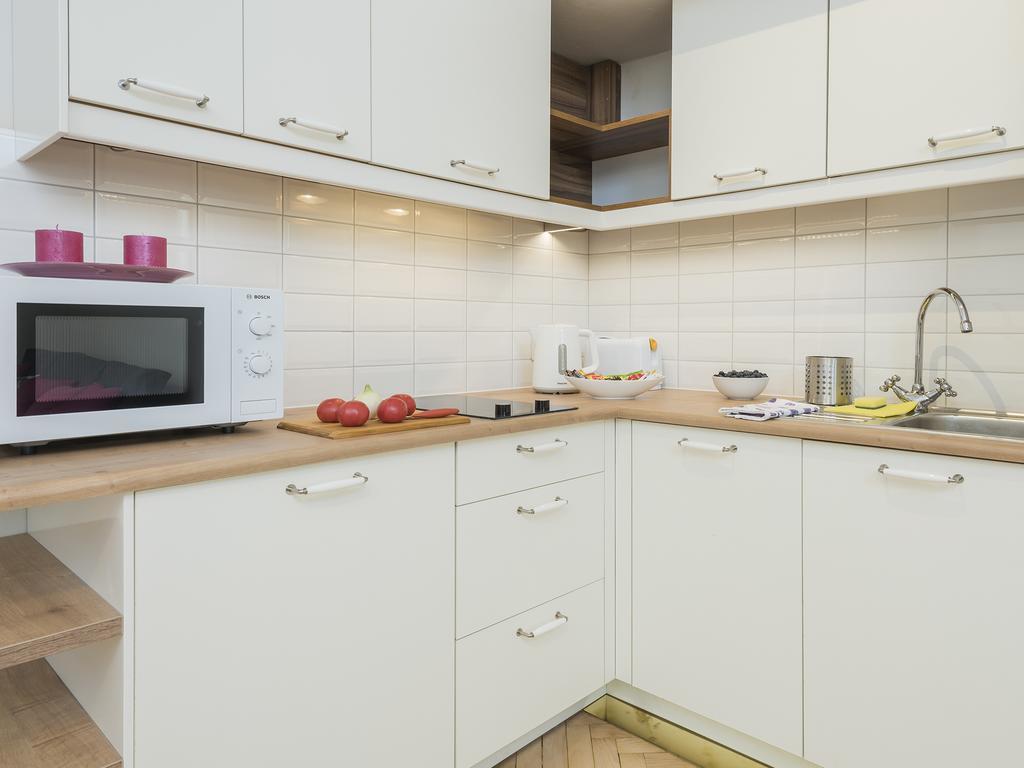 Delightful New Town Square Apartment Варшава Экстерьер фото