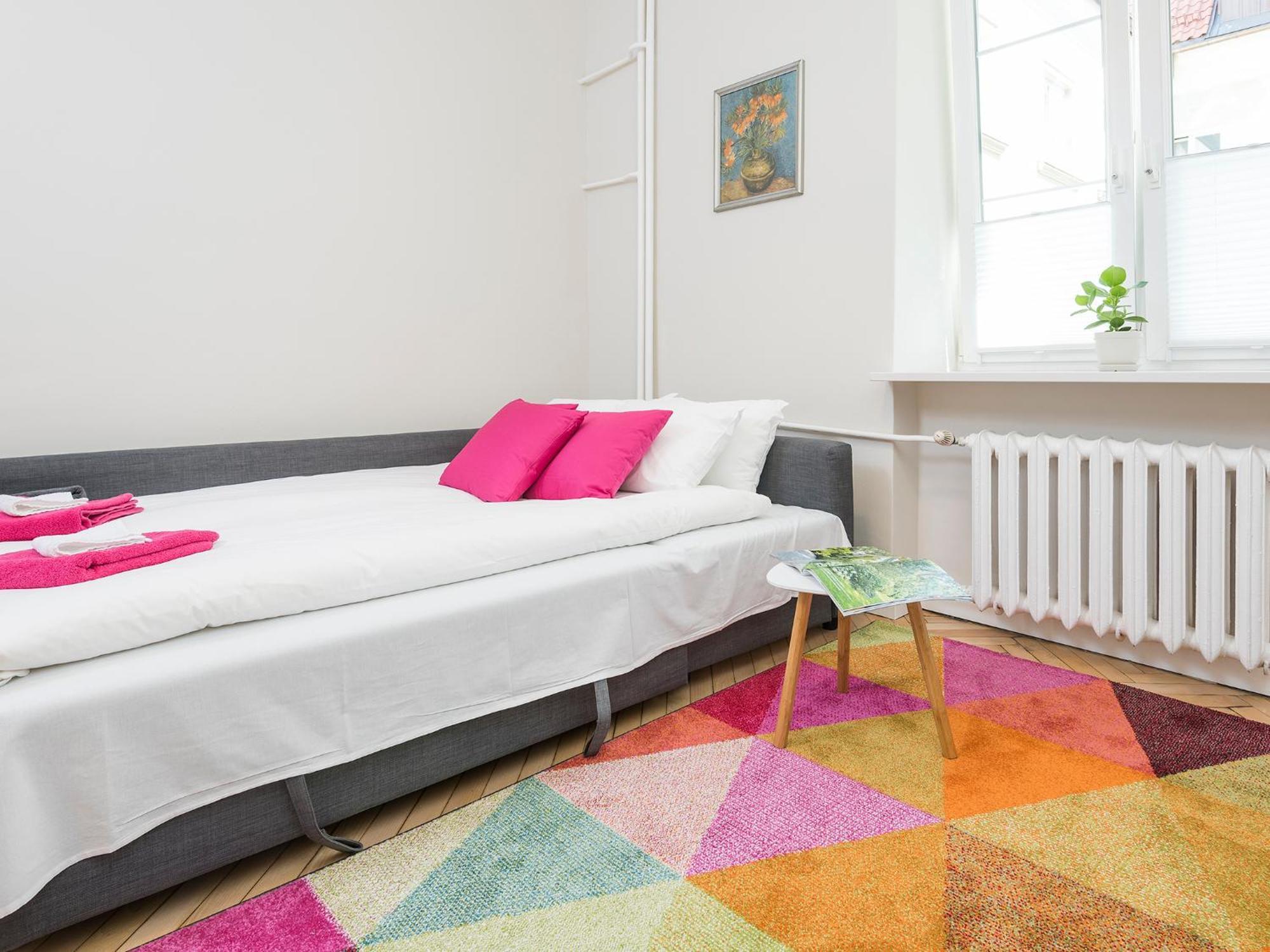 Delightful New Town Square Apartment Варшава Экстерьер фото