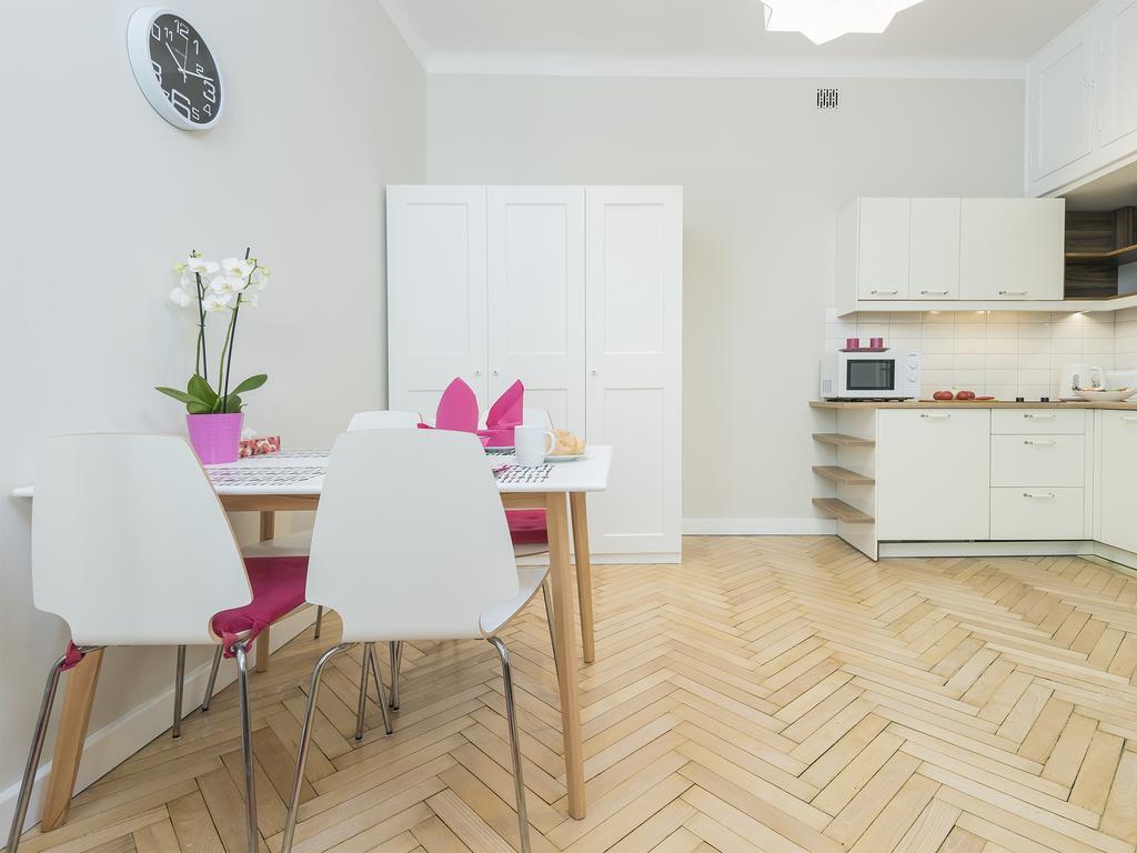 Delightful New Town Square Apartment Варшава Экстерьер фото