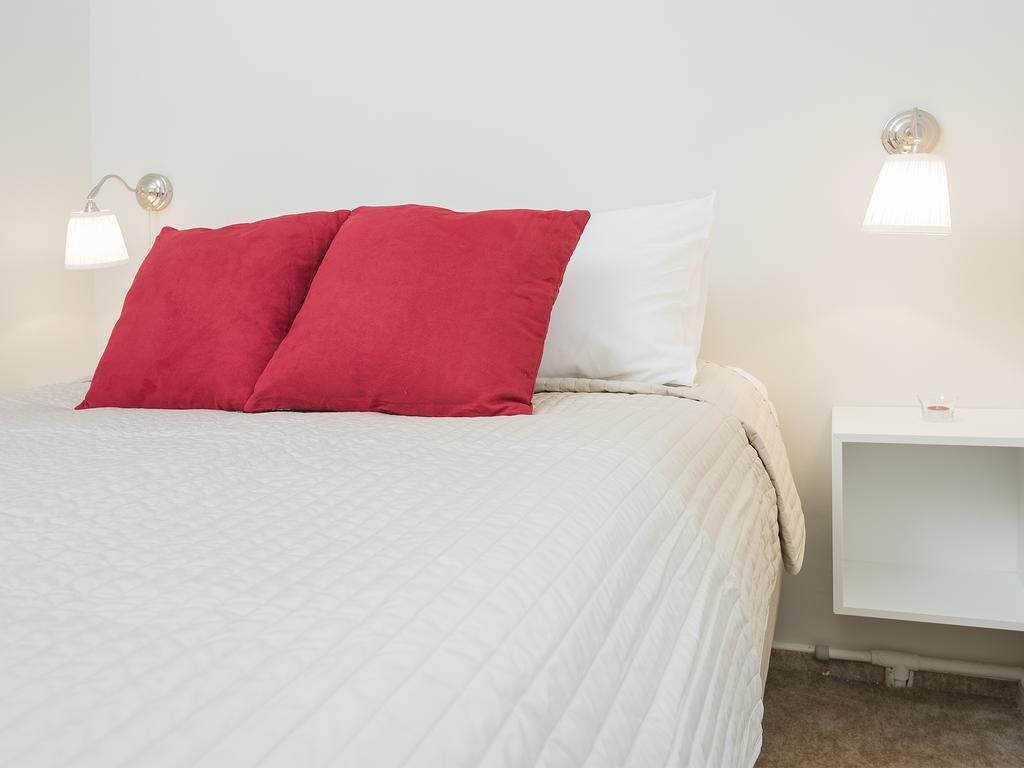 Delightful New Town Square Apartment Варшава Экстерьер фото