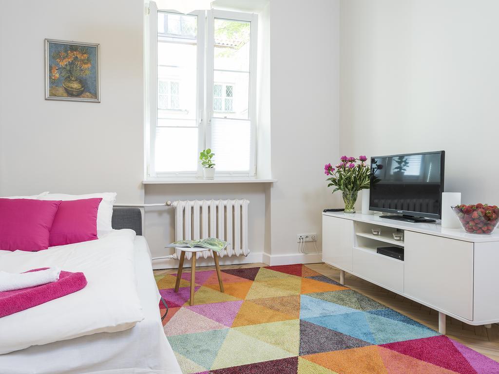 Delightful New Town Square Apartment Варшава Экстерьер фото