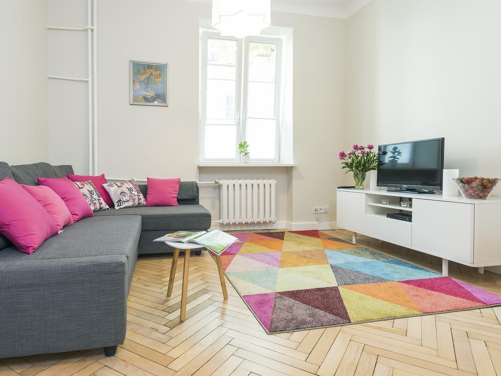 Delightful New Town Square Apartment Варшава Экстерьер фото